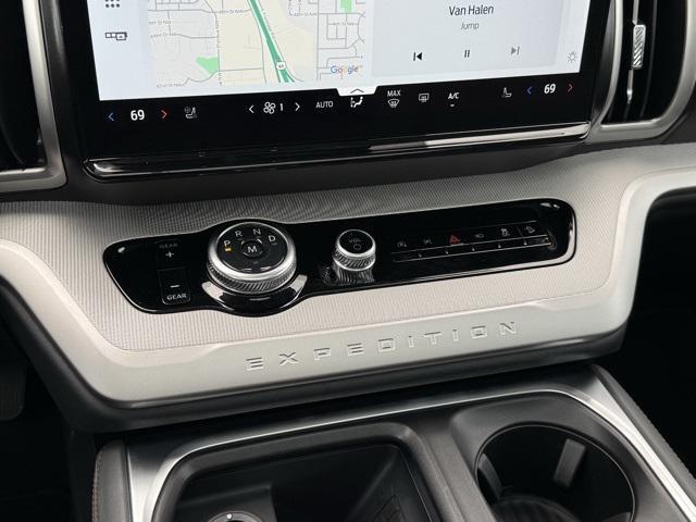 new 2025 Ford Expedition car, priced at $71,005