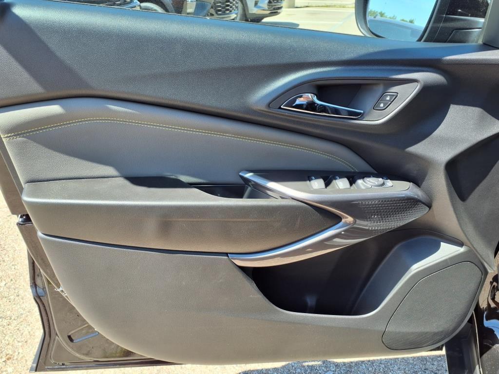 new 2025 Chevrolet Trax car, priced at $25,294