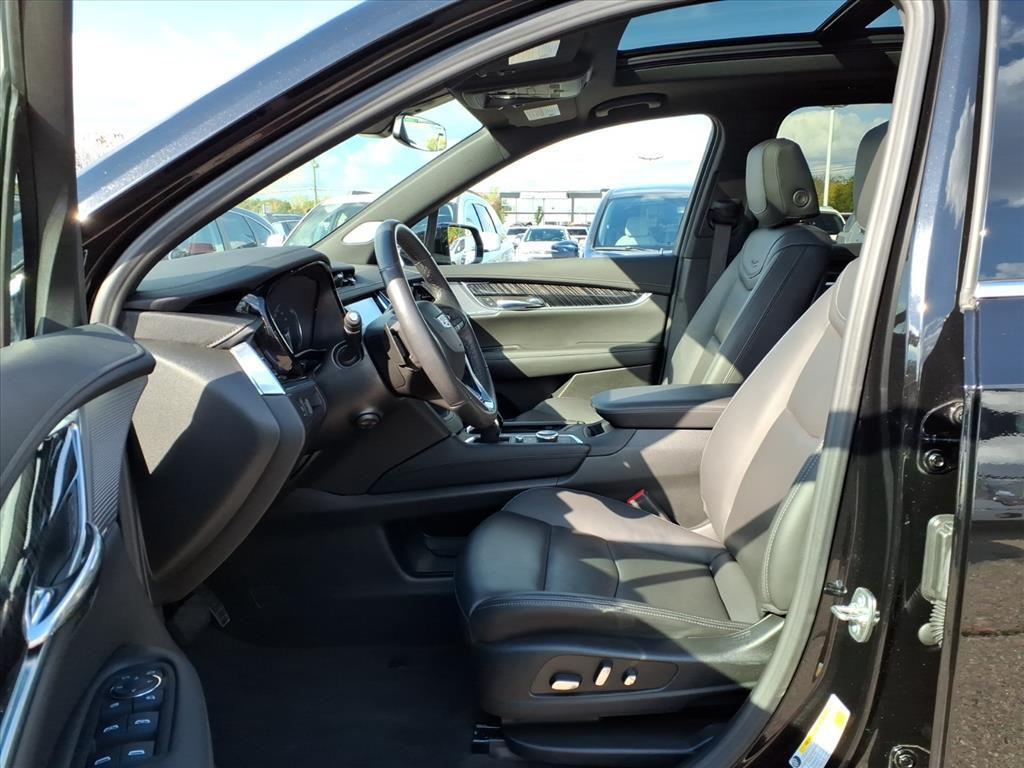 used 2025 Cadillac XT6 car, priced at $43,995