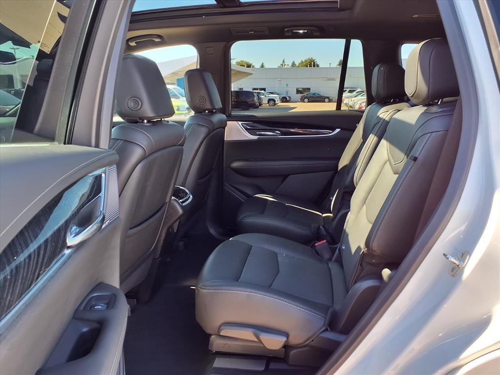 used 2025 Cadillac XT6 car, priced at $45,995
