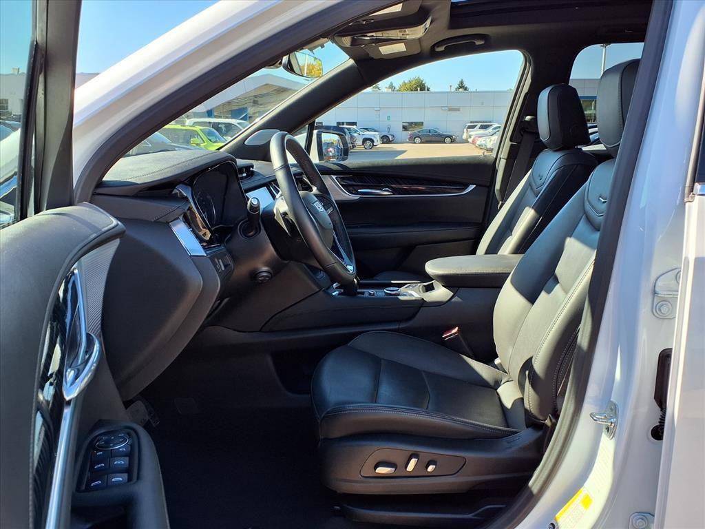 used 2025 Cadillac XT6 car, priced at $45,995