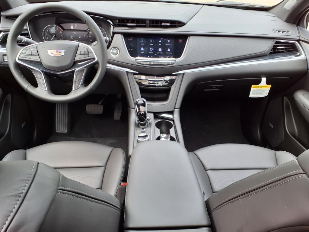 new 2025 Cadillac XT5 car, priced at $50,034