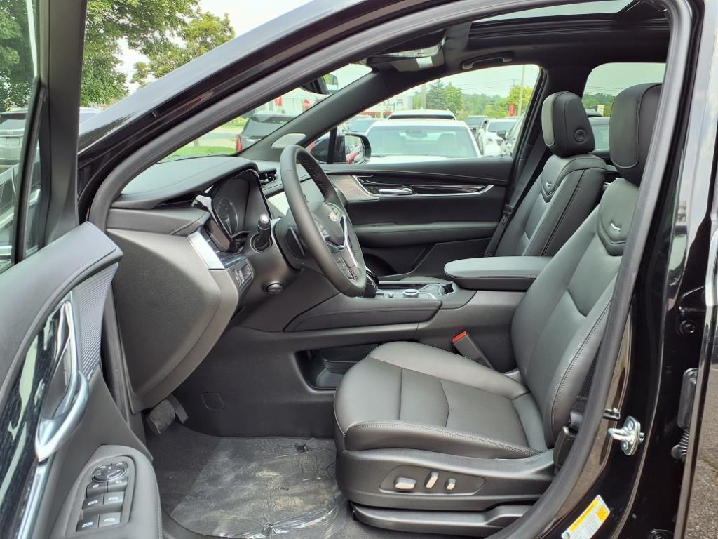 new 2025 Cadillac XT5 car, priced at $50,034