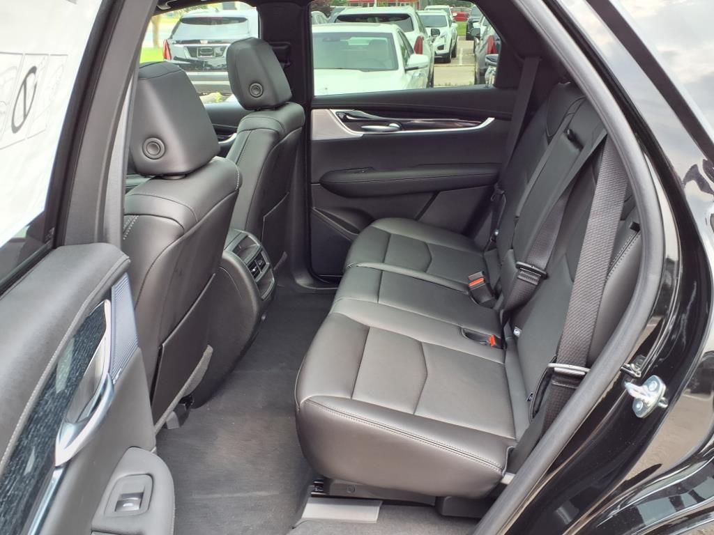 new 2025 Cadillac XT5 car, priced at $50,034