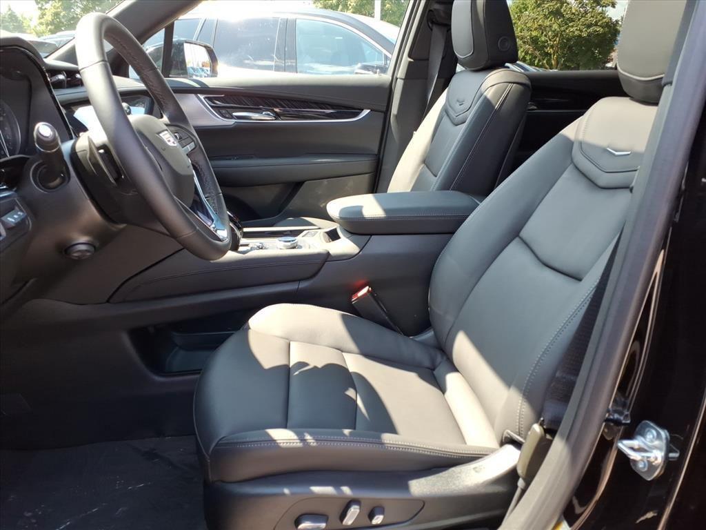 new 2025 Cadillac XT6 car, priced at $55,107