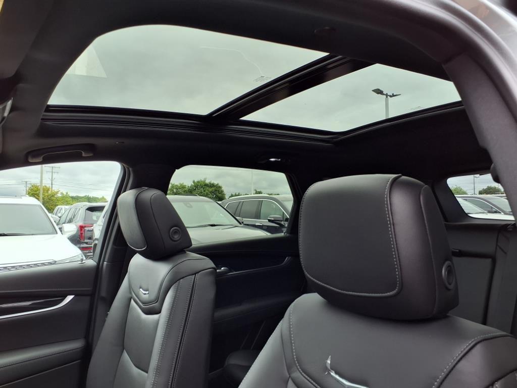 new 2025 Cadillac XT5 car, priced at $48,629