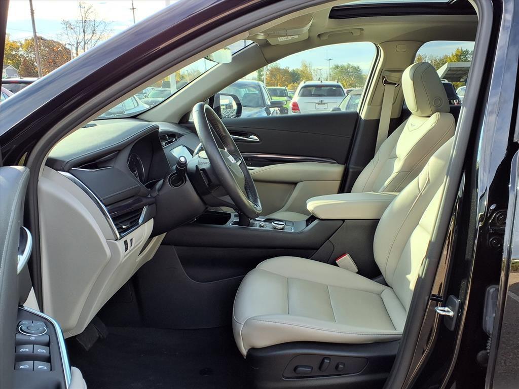used 2023 Cadillac XT4 car, priced at $27,995