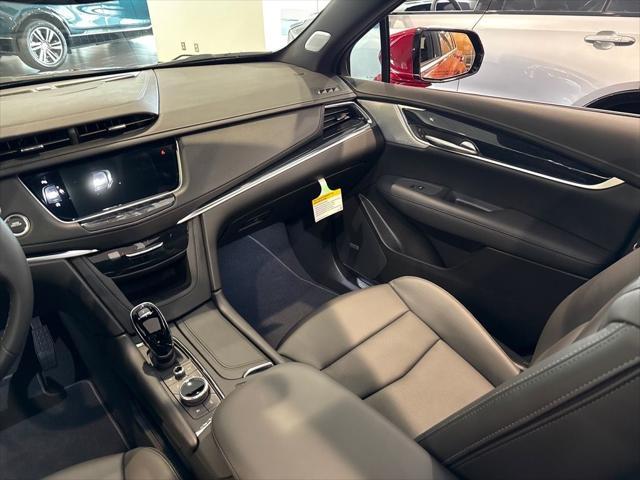 new 2025 Cadillac XT5 car, priced at $50,527