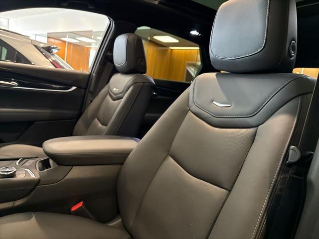 new 2025 Cadillac XT5 car, priced at $50,527