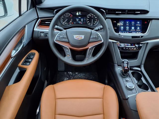 new 2025 Cadillac XT5 car, priced at $48,562