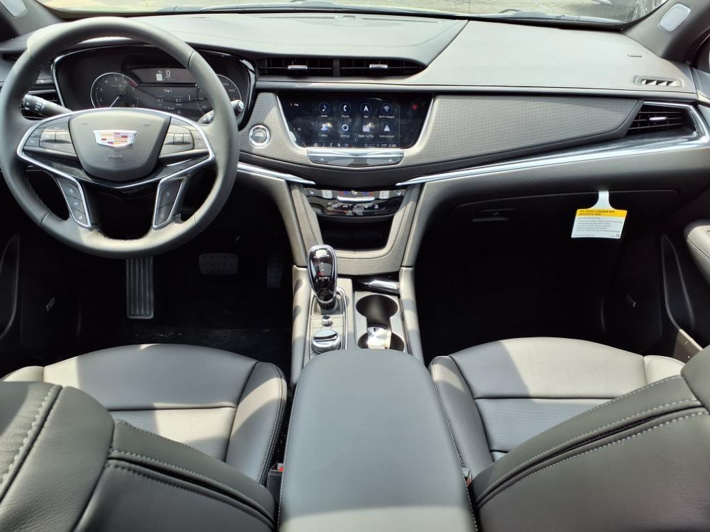 new 2025 Cadillac XT5 car, priced at $49,170