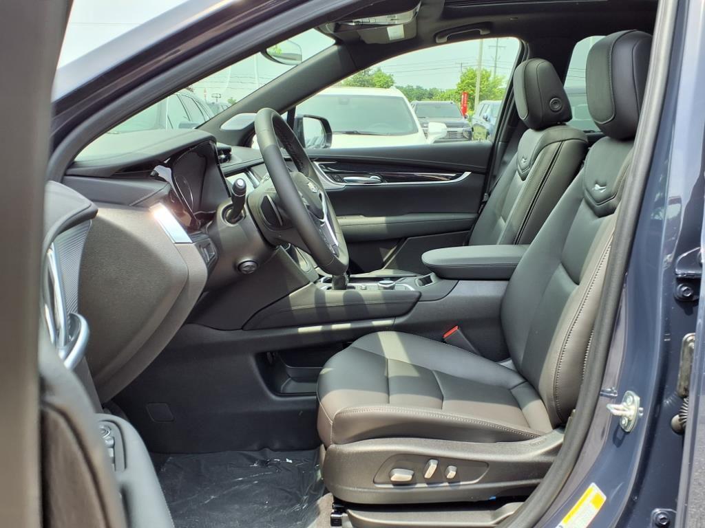 new 2025 Cadillac XT5 car, priced at $49,170