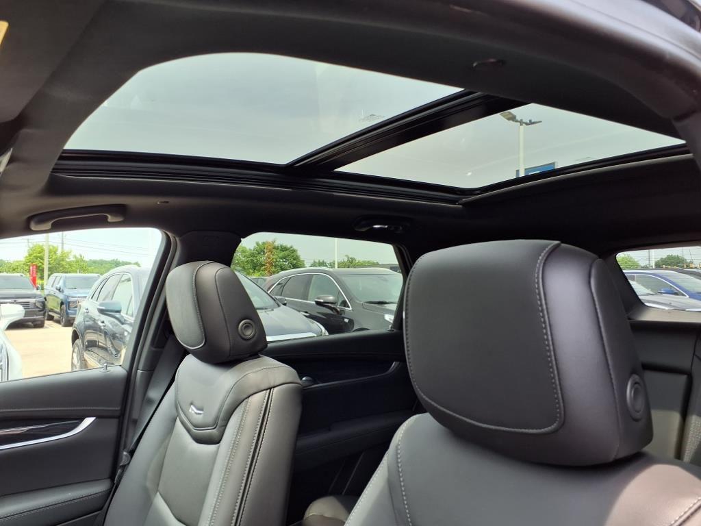 new 2025 Cadillac XT5 car, priced at $49,170