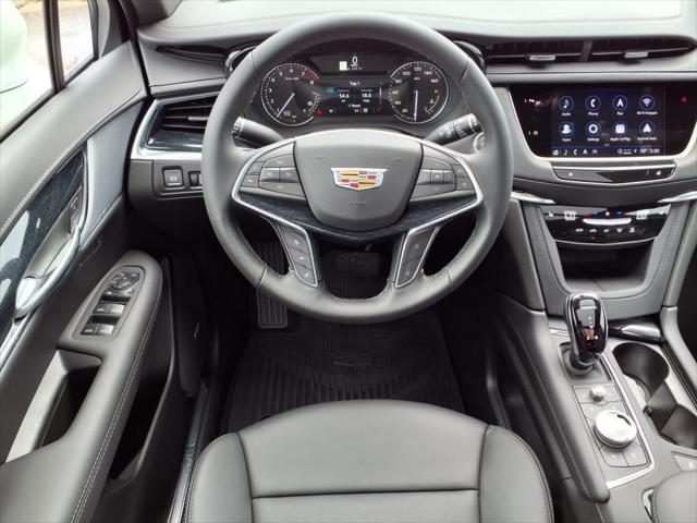 new 2025 Cadillac XT5 car, priced at $50,721