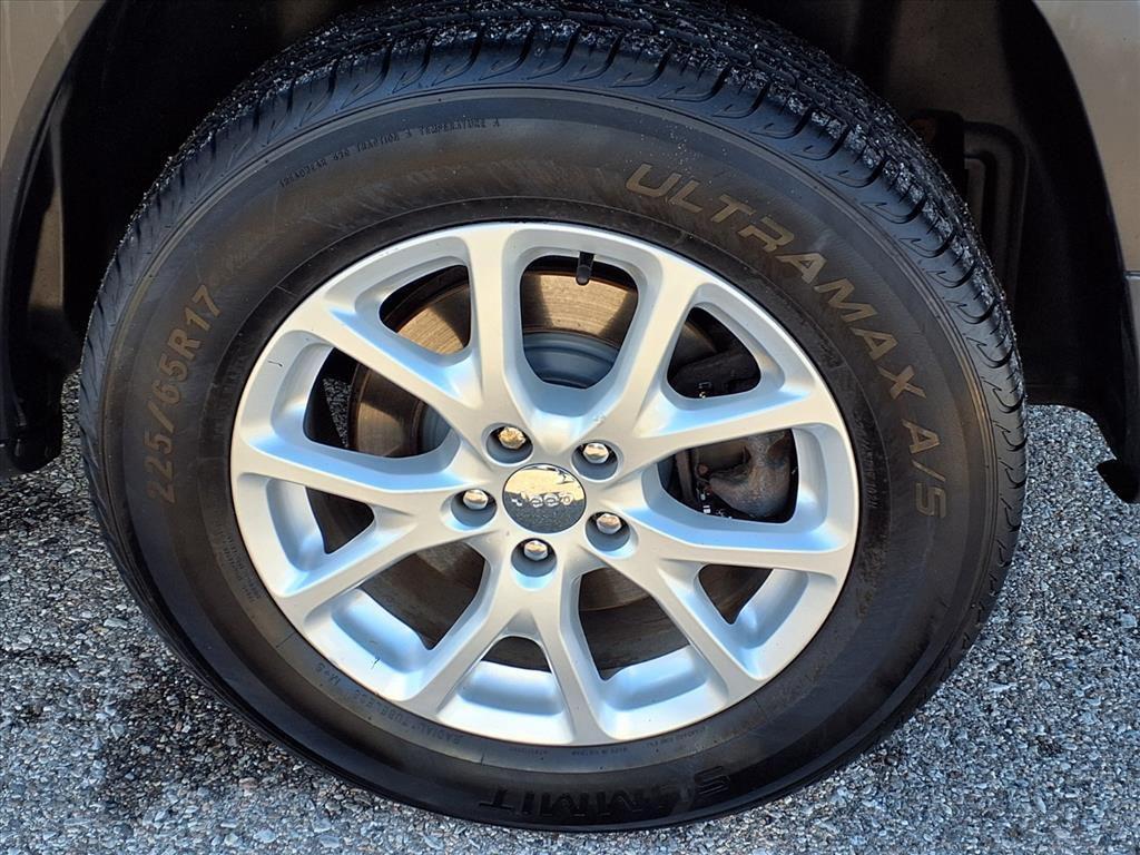 used 2014 Jeep Cherokee car, priced at $7,495