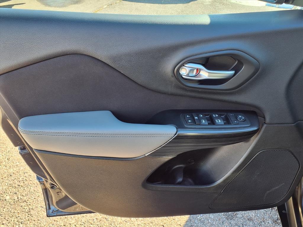 used 2014 Jeep Cherokee car, priced at $7,495