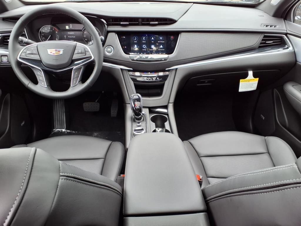 new 2025 Cadillac XT5 car, priced at $50,553