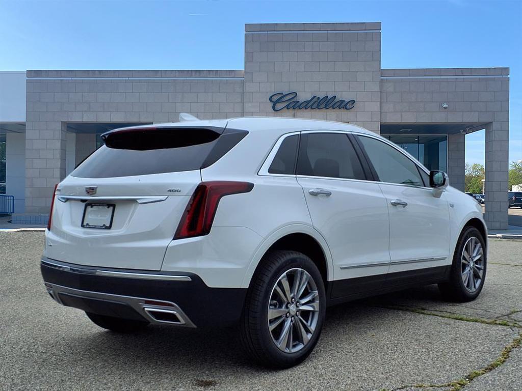 new 2025 Cadillac XT5 car, priced at $50,553