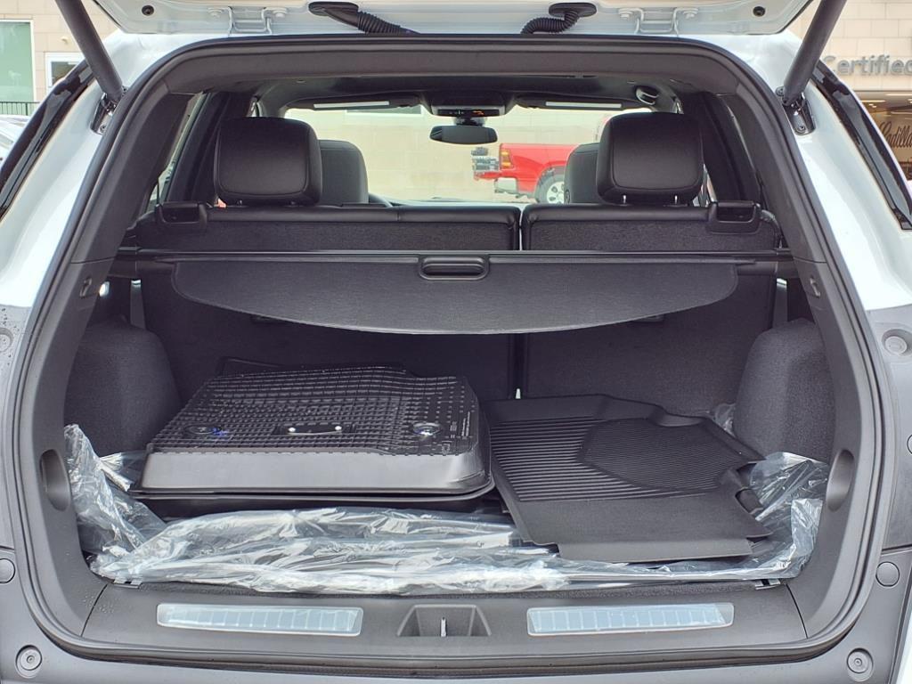 new 2025 Cadillac XT5 car, priced at $50,553