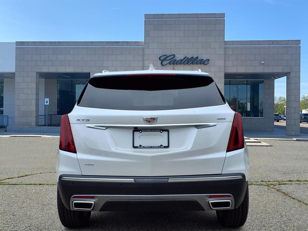 new 2025 Cadillac XT5 car, priced at $50,553