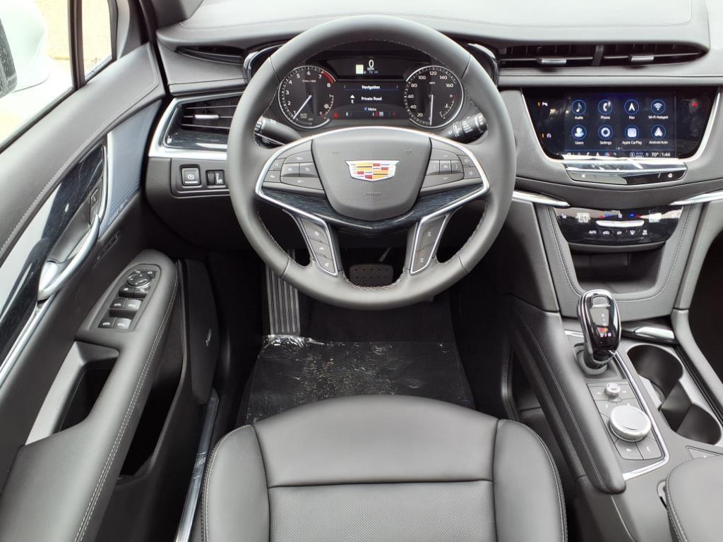 new 2025 Cadillac XT5 car, priced at $50,553