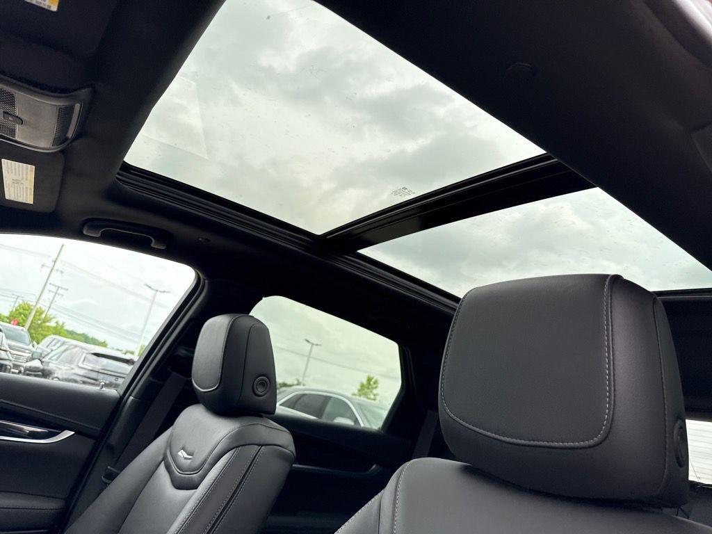 new 2025 Cadillac XT5 car, priced at $49,170