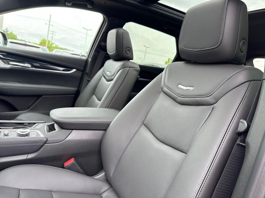 new 2025 Cadillac XT5 car, priced at $49,170