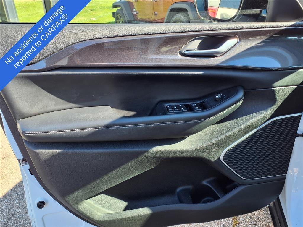 used 2022 Jeep Grand Cherokee car, priced at $20,495