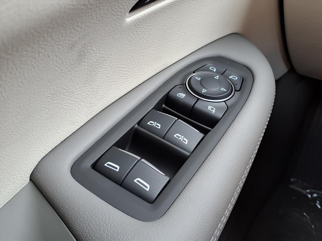 new 2025 Cadillac XT6 car, priced at $54,005