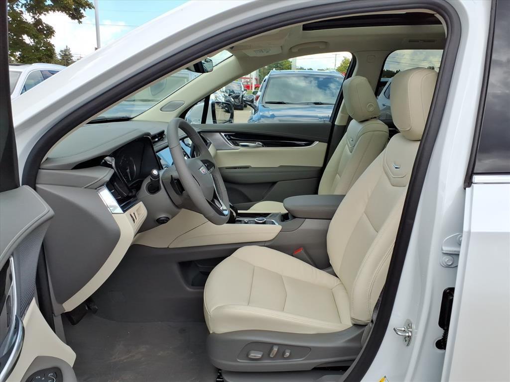 new 2025 Cadillac XT6 car, priced at $54,005