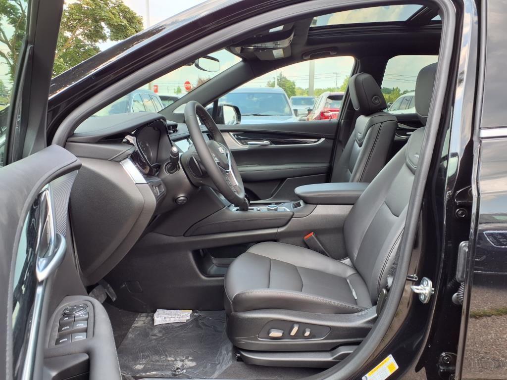 new 2025 Cadillac XT5 car, priced at $49,170