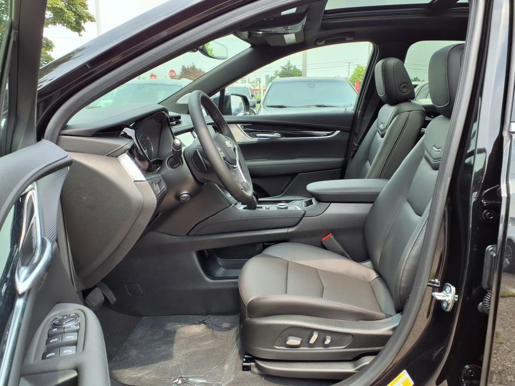 new 2025 Cadillac XT5 car, priced at $49,170