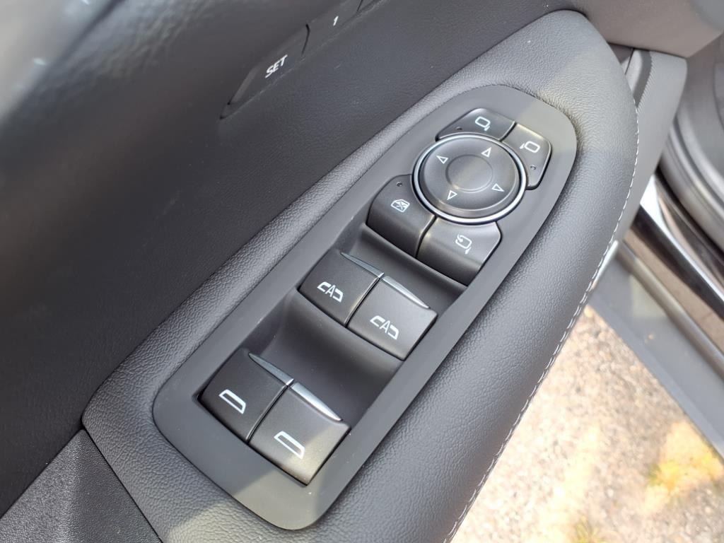 new 2025 Cadillac XT5 car, priced at $49,170