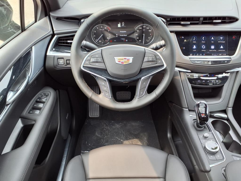 new 2025 Cadillac XT5 car, priced at $49,170