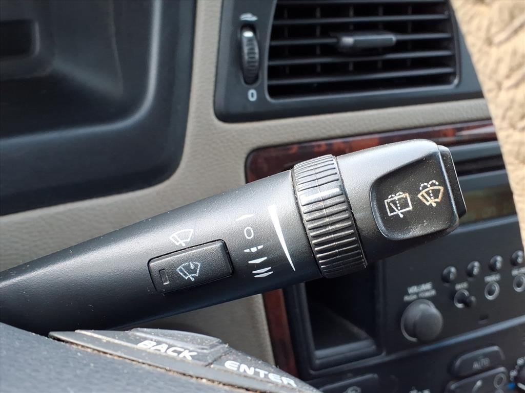 used 2006 Volvo XC70 car, priced at $2,990