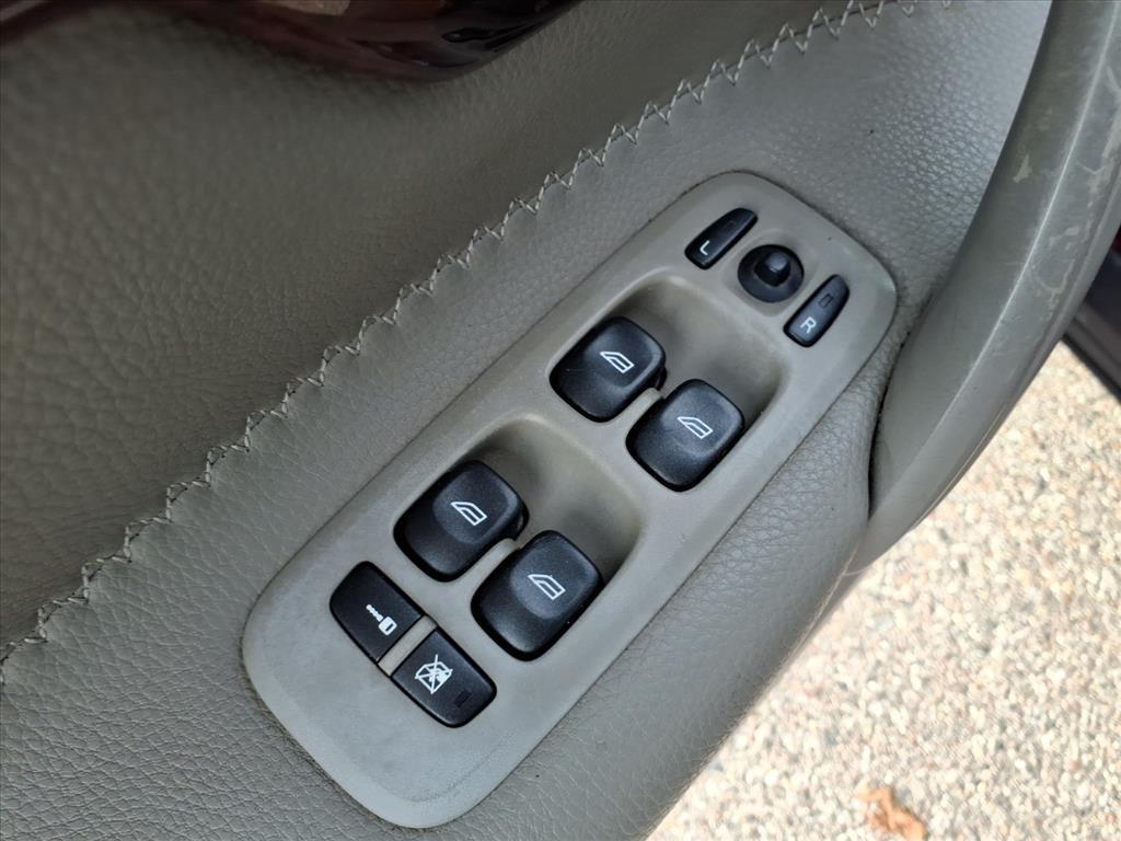 used 2006 Volvo XC70 car, priced at $2,990