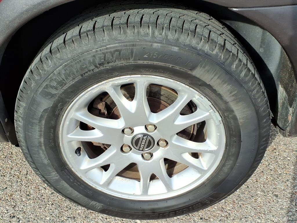 used 2006 Volvo XC70 car, priced at $2,990