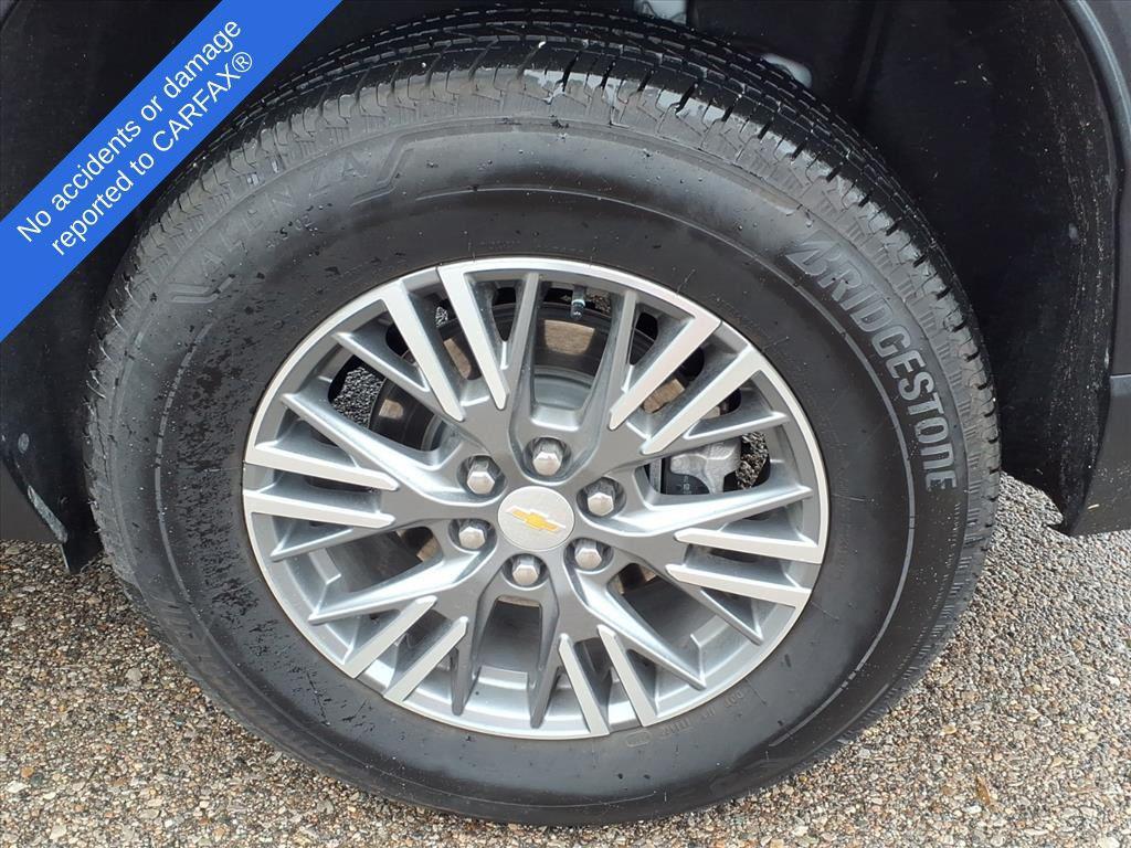 used 2025 Chevrolet Traverse car, priced at $37,495