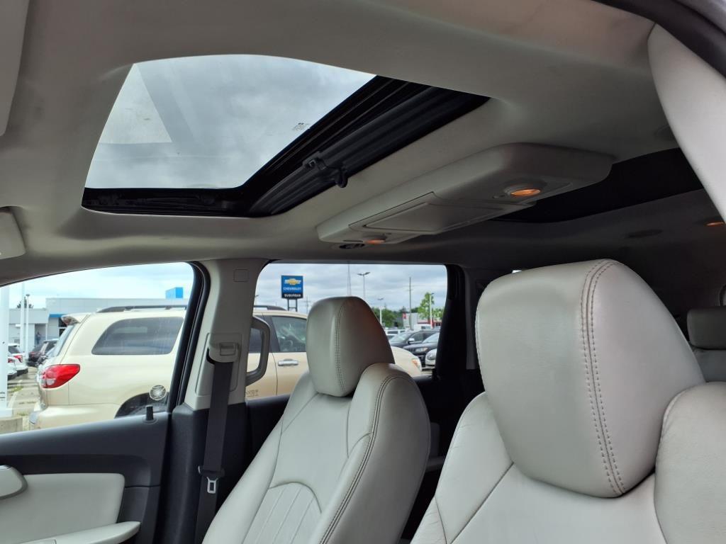used 2010 Chevrolet Traverse car, priced at $1,990