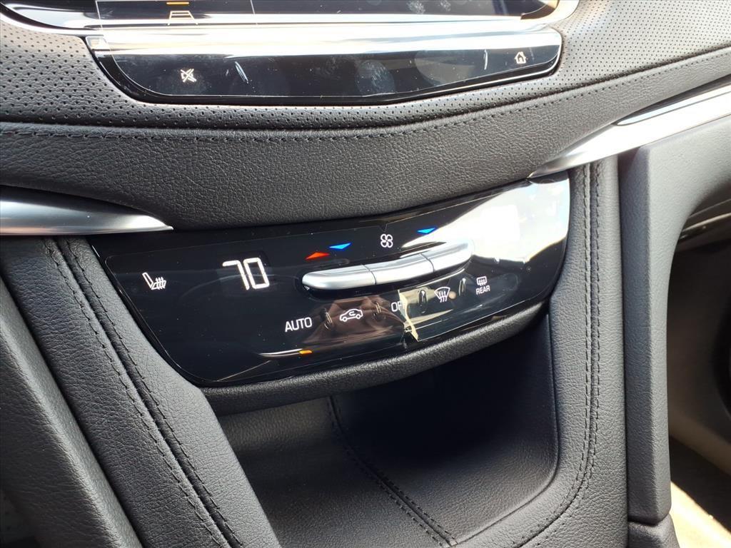 new 2025 Cadillac XT5 car, priced at $50,034