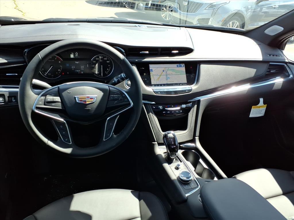 new 2025 Cadillac XT5 car, priced at $50,034