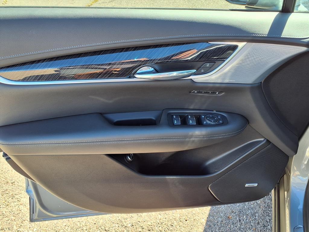 used 2025 Cadillac XT6 car, priced at $43,995
