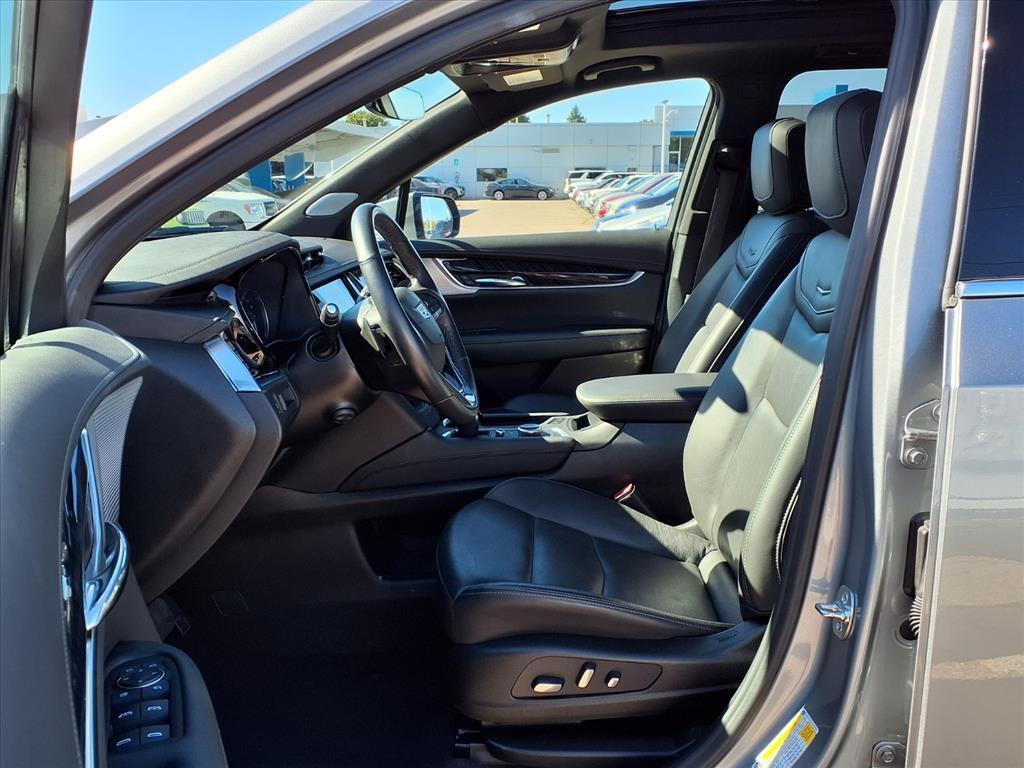 used 2025 Cadillac XT6 car, priced at $43,995