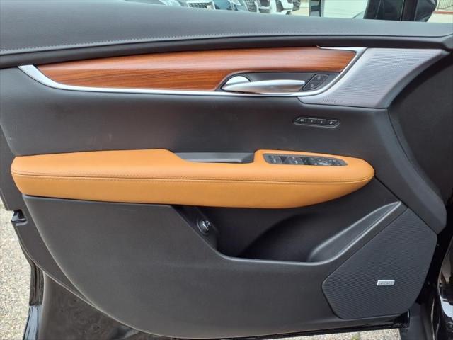 new 2025 Cadillac XT5 car, priced at $50,008