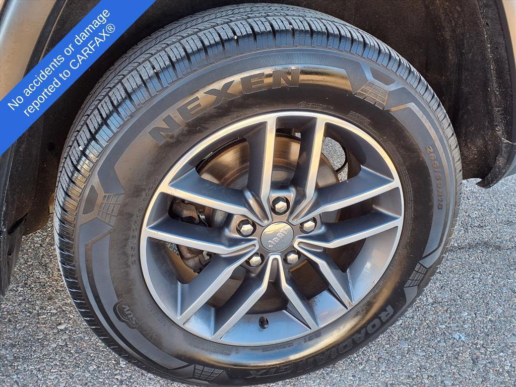 used 2017 Jeep Grand Cherokee car, priced at $12,495