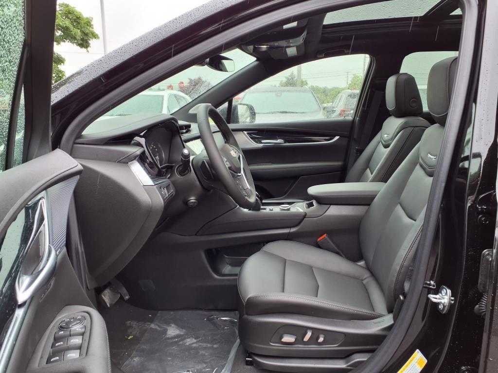new 2025 Cadillac XT5 car, priced at $50,008