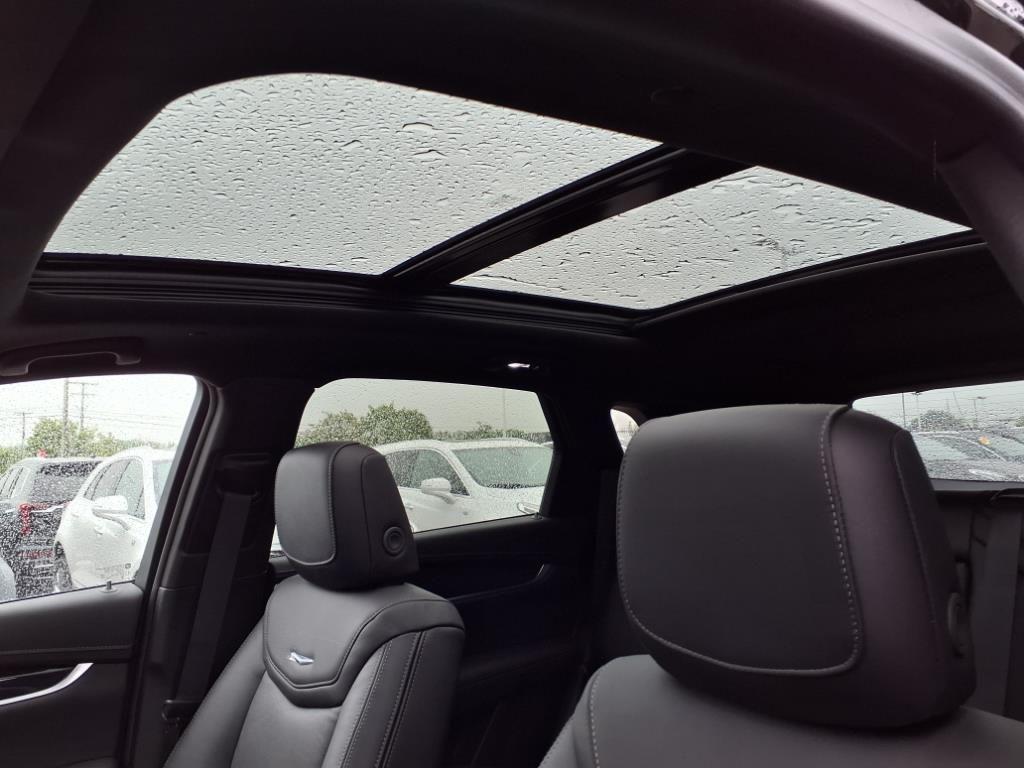 new 2025 Cadillac XT5 car, priced at $50,008