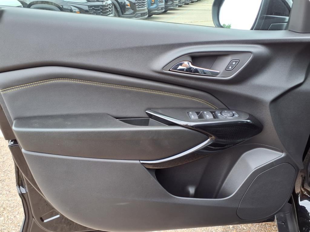 new 2025 Chevrolet Trax car, priced at $25,294