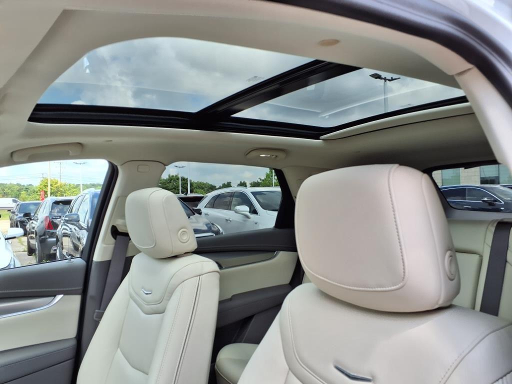 new 2025 Cadillac XT5 car, priced at $49,688