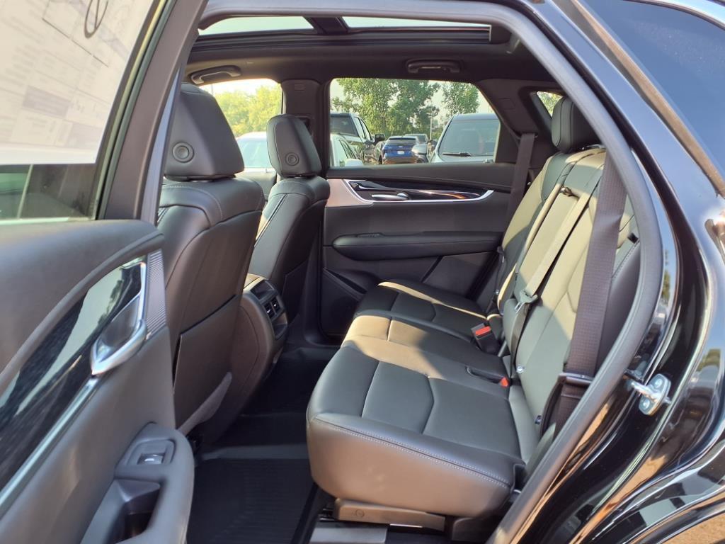new 2025 Cadillac XT5 car, priced at $50,034